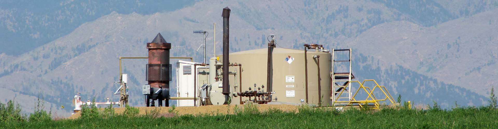 Oil and gas wells and facilities in eastern Boulder County.